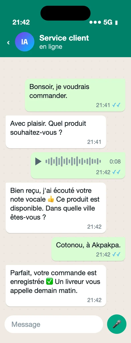 Conversation WhatsApp fournie : un client commande par message et note vocale à Cotonou ; l’agent confirme l’enregistrement de sa commande.